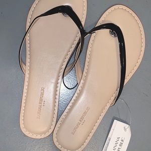 Brand New with Tag 7 1/2 Banana Republic flips